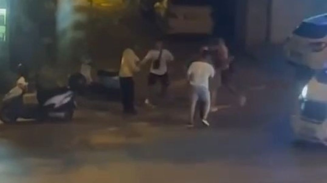Bursa'da gençler yan bakma tartışmasında sokağı ringe çevirdi!