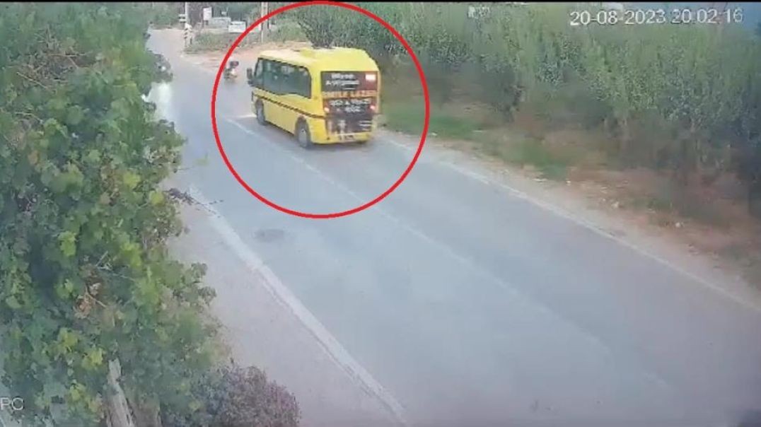 Bursa'da aşırı hızla belediye otobüsüne çarptı... 2 kişinin öldüğü o anlar kamerada!