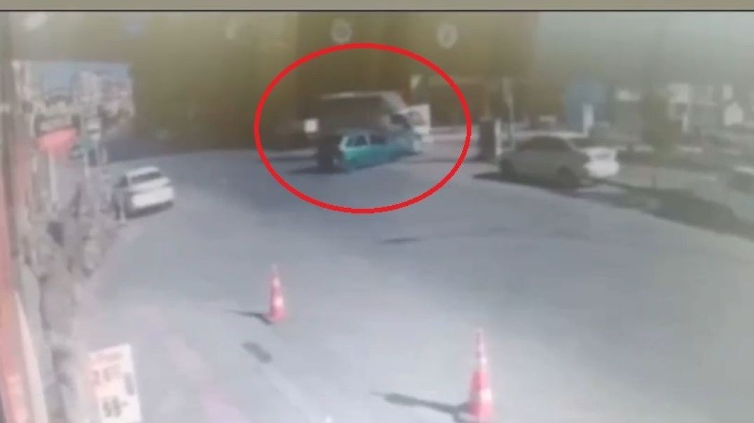 Bursa'da dikkatsiz sürücü kafa kafaya kazaya neden oldu!