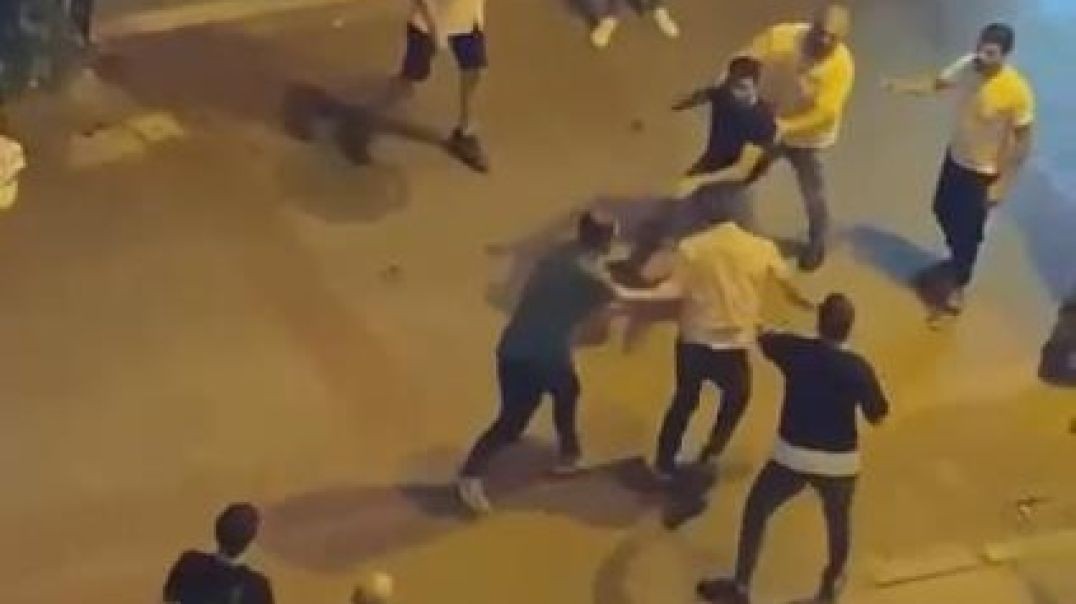 Bursa'da sokak ortasındaki bıçaklı kavga yürekleri ağza getirdi: 1 yaralı!