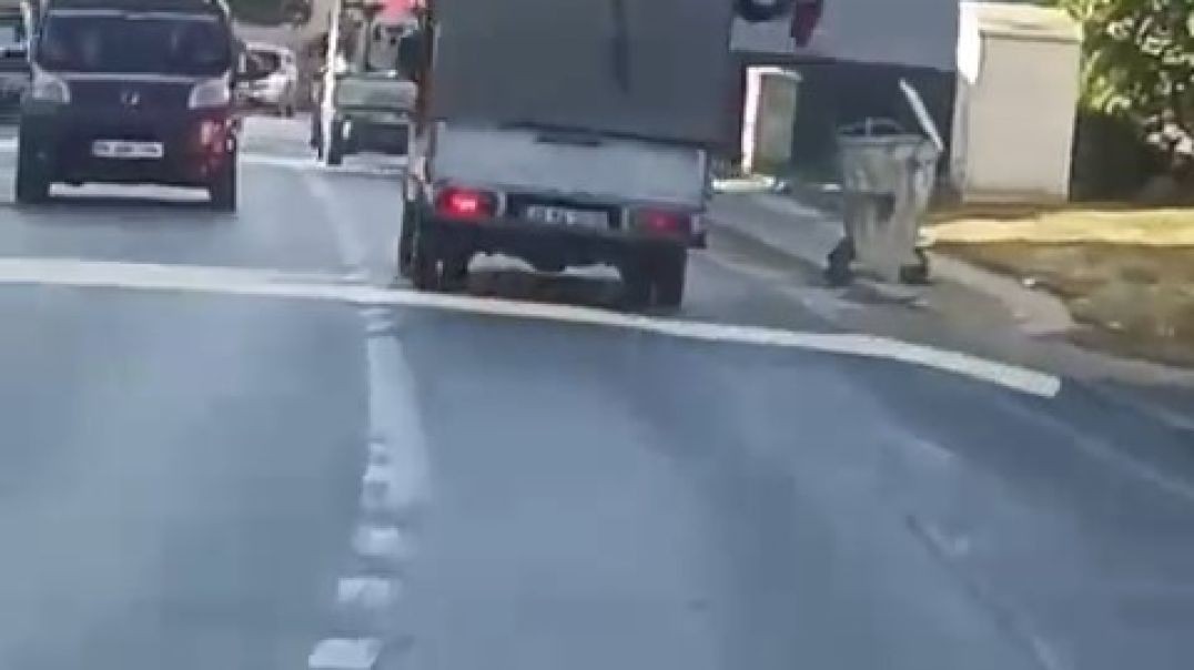 Bursa'da kamyonetin kasasında düğün konvoyu yürekleri ağza getirdi!