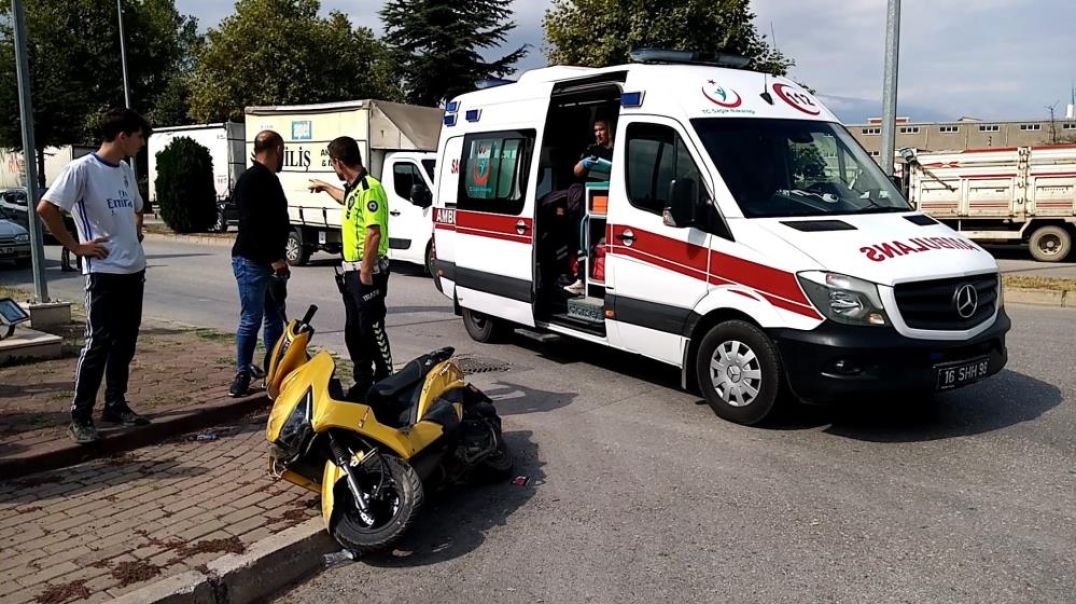 Bursa'da otomobil ile motosiklet kafa kafaya çarpıştı: 1 yaralı!