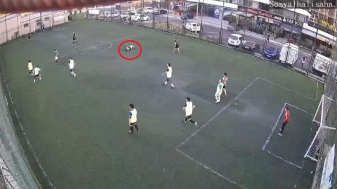 Bursa'da futbol oynayan genç kalp krizi geçirerek yere yığıldı!