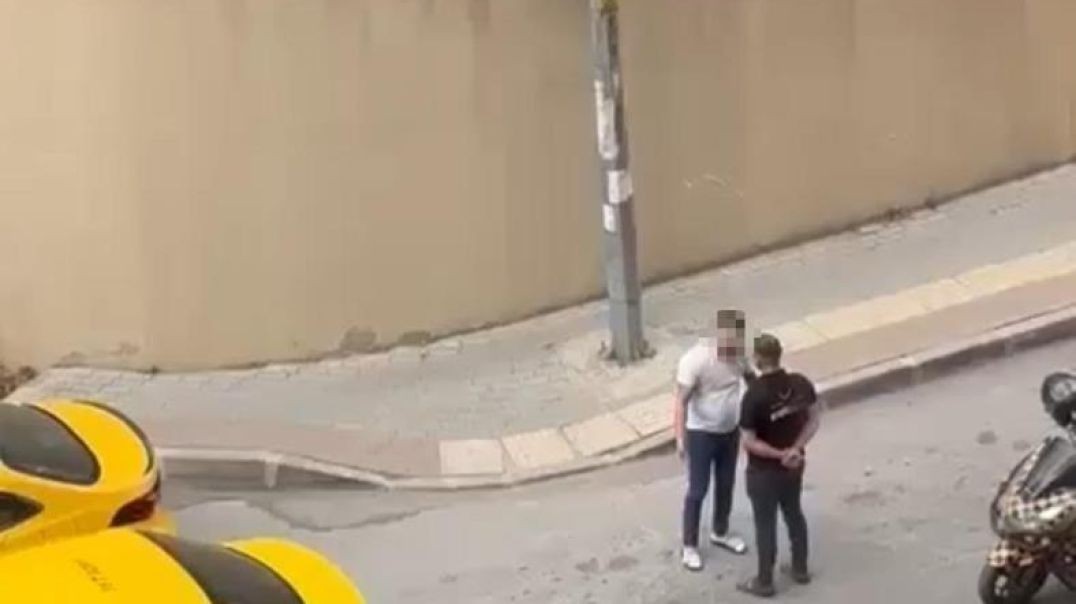 Bursa'da kuryenin saldırganla imtihanı kamerada: Dayak yerken tepki vermeden bekledi!