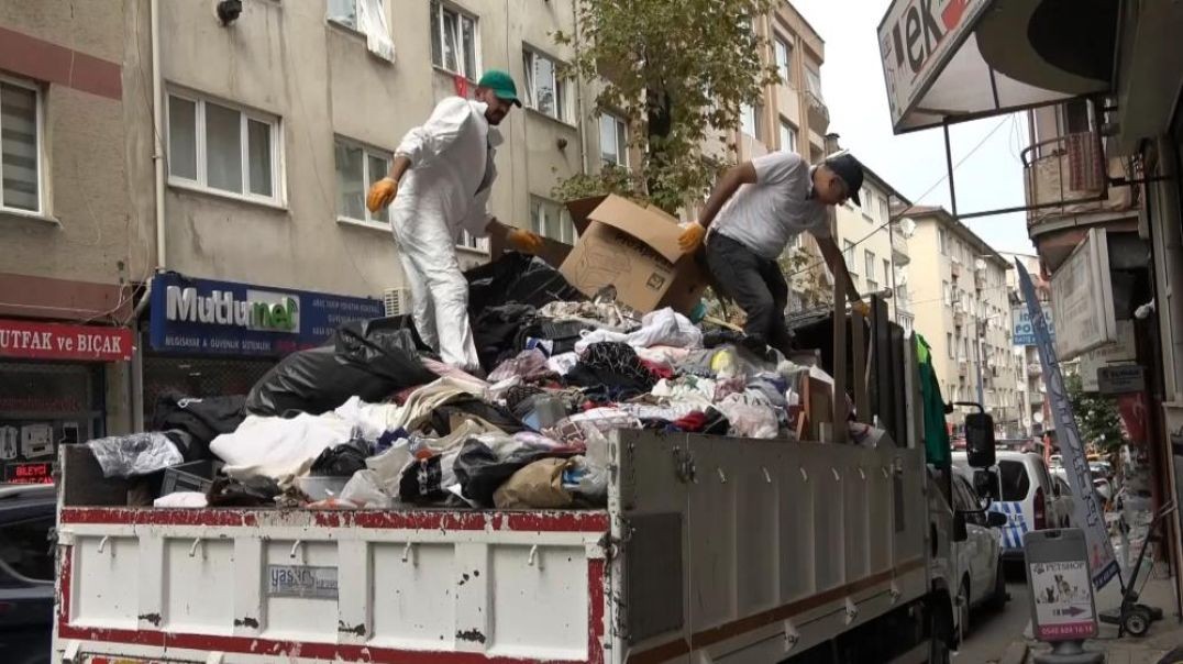Bursa'da sokakta bulduğu her çöpü eve stokladı: 3 kamyon çöp çıktı!