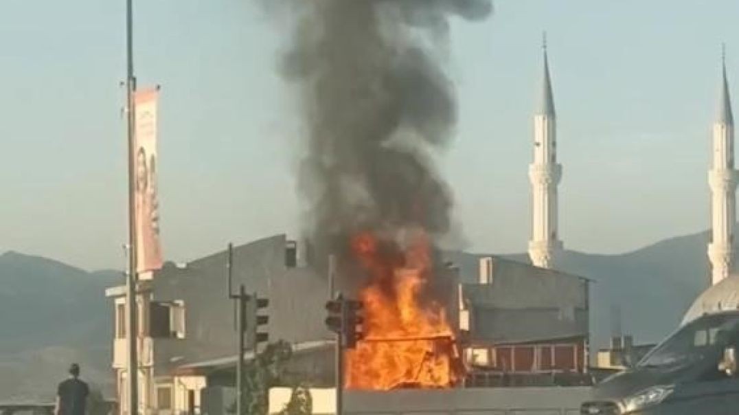 Bursa'da çatı yangını panik dolu anlar yaşattı!