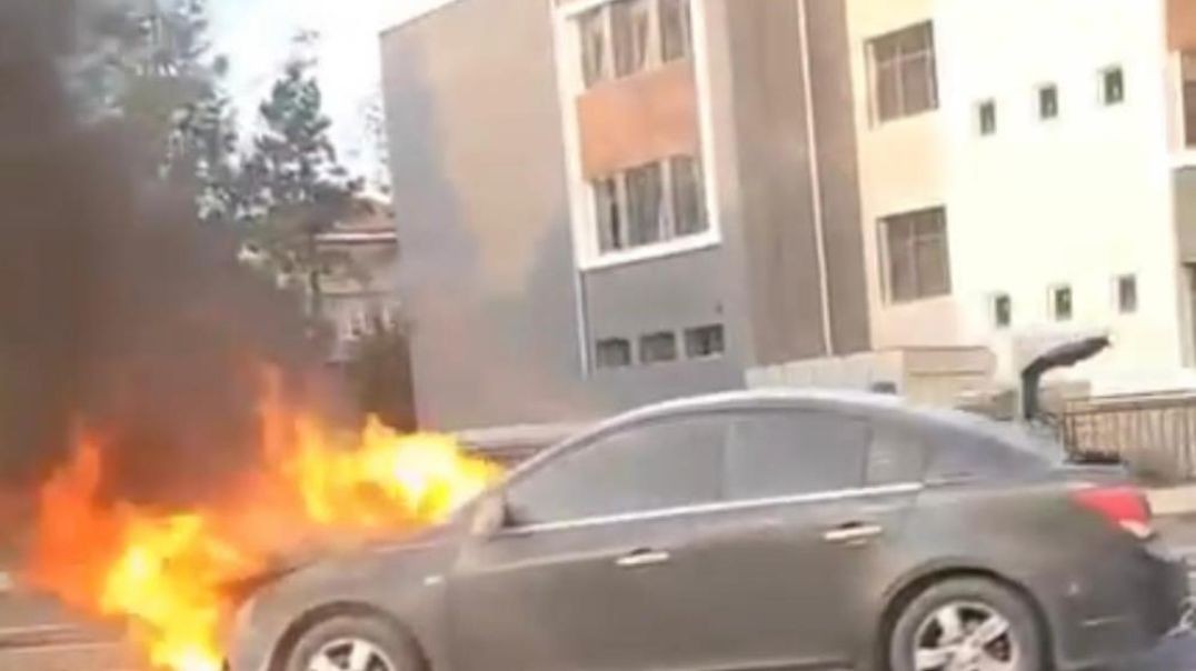 Bursa'da trafikte yanan araçtan canını zor kurtardı