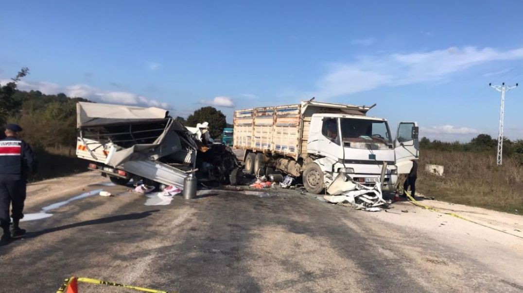 Bursa'da süt toplama aracıyla kamyonun çarpışması sonucu 1 ölü, 5 yaralı!