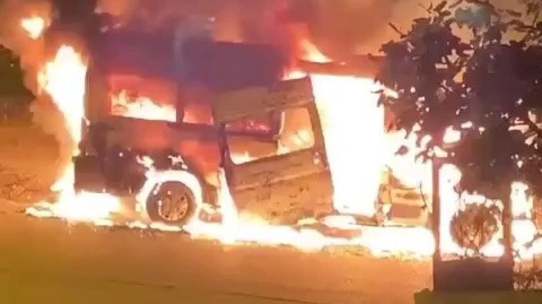 Bursa'da minibüs yangını diğer araca da sıçradı: Panik dolu anlar kamerada!