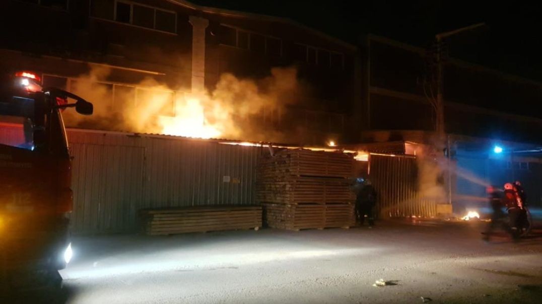 Bursa'da mobilya imalathanesinde yangın paniği!
