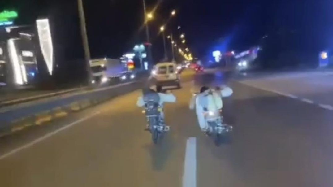 Bursa'da trafikte korku saçan motosikletli magandalar kamerada!
