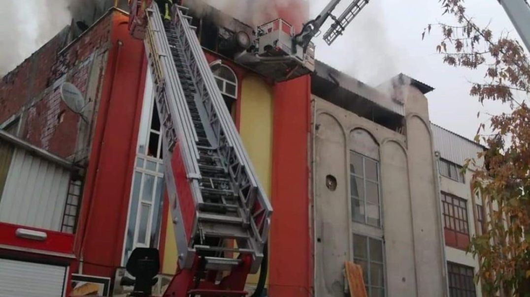 Bursa'da boyahane yangını güçlükle söndürüldü!