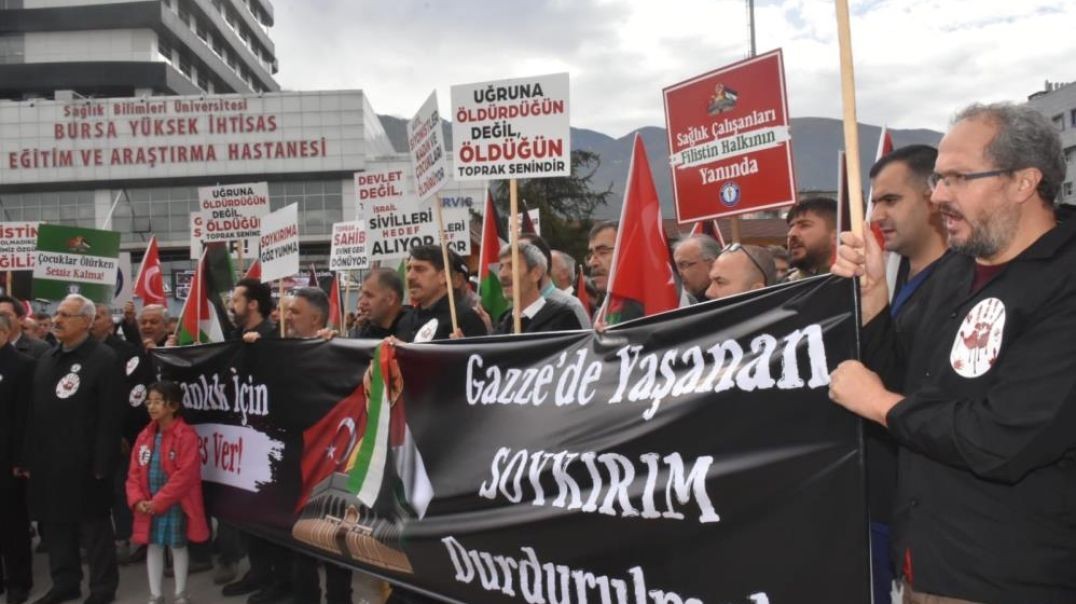 Bursa'da sağlık çalışanlarından İsrail'e siyah önlüklü protesto!