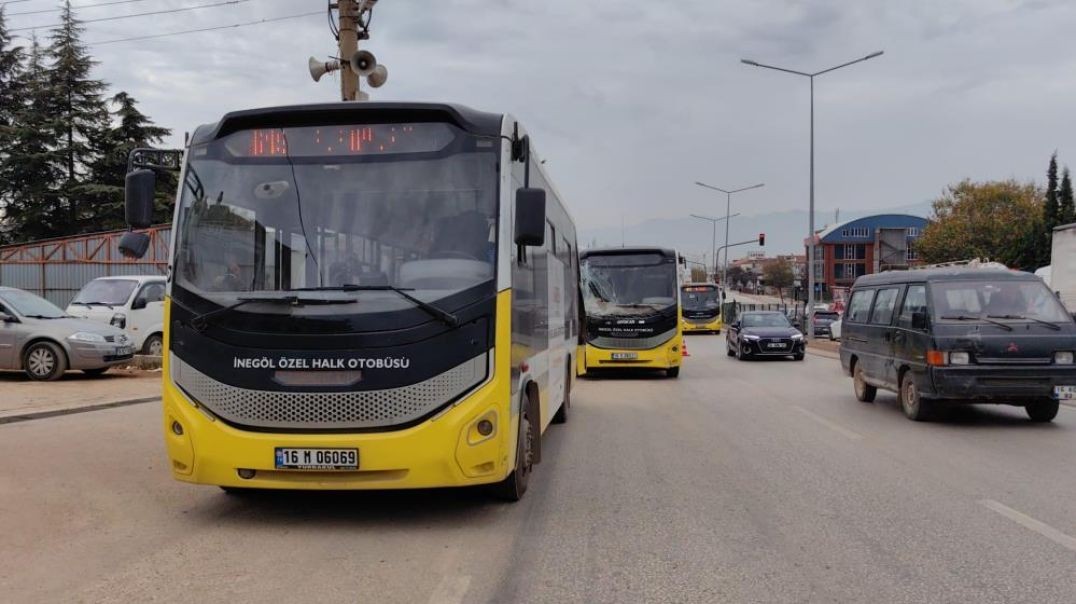 Bursa'da özel halk otobüsünün çarpışmasıyla faciadan dönüldü: 3 yolcu yaralandı!
