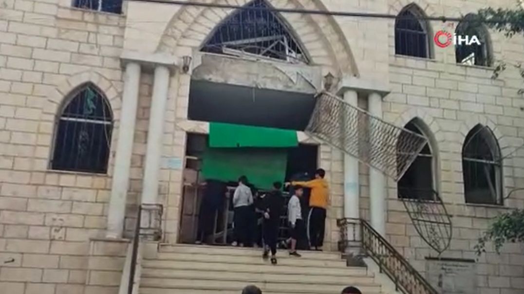 İsrail, Gazze Şeridi’ndeki Büyük Cami’yi vurdu!