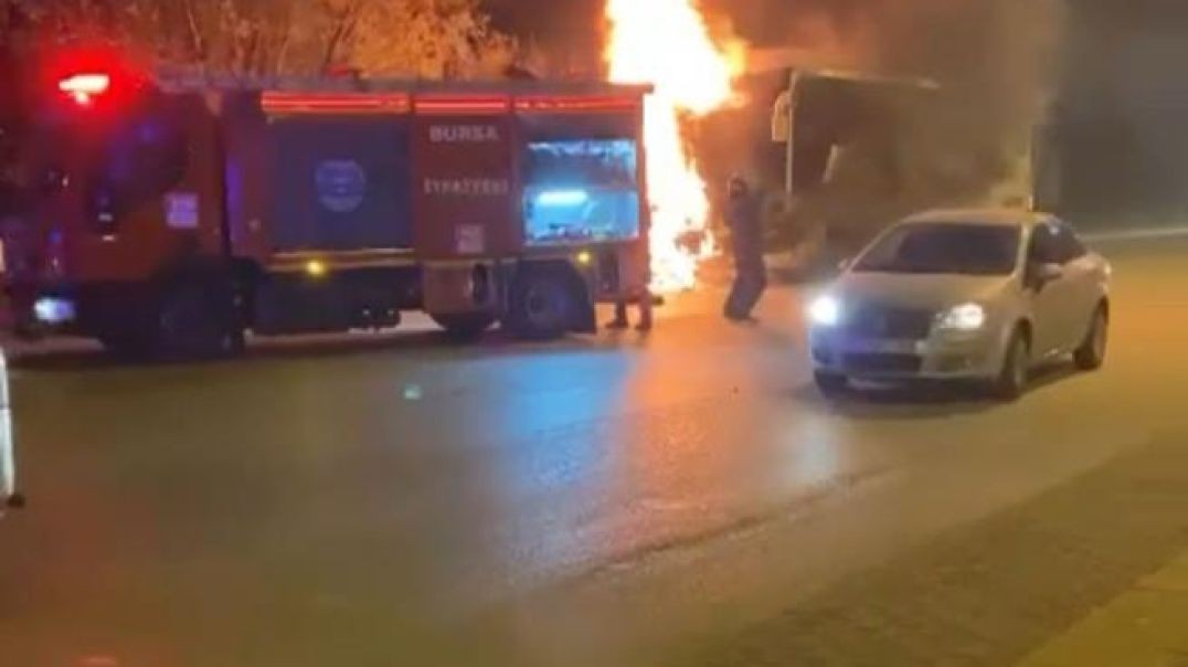 Bursa'da seyir halindeki otobüs alev topuna döndü!