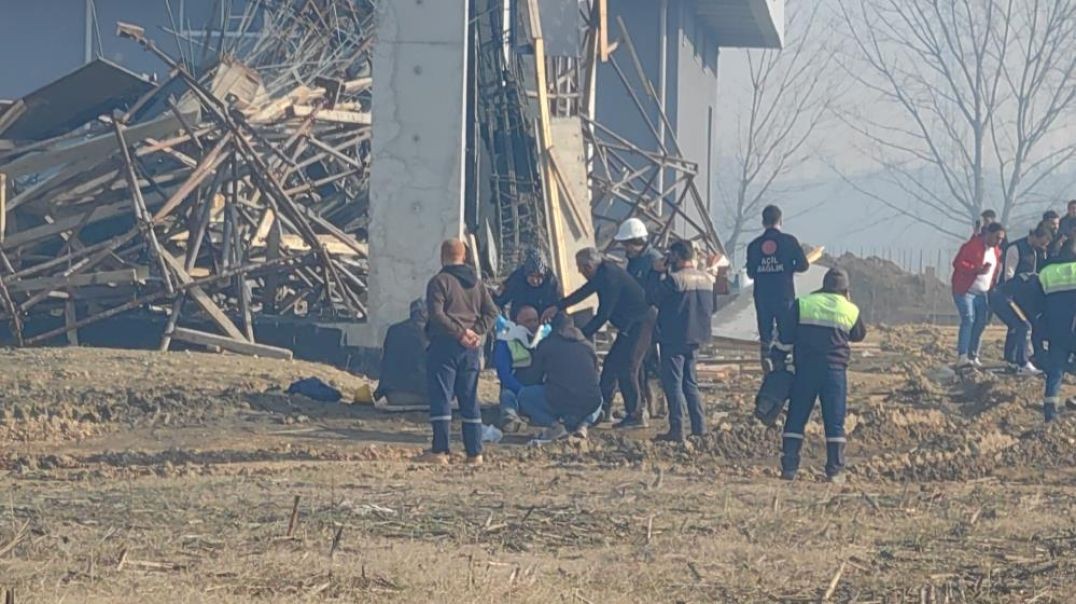 Bursa'da fabrika inşaatında beton dökme sırasında iskele çöktü: 6 işçi yaralandı!