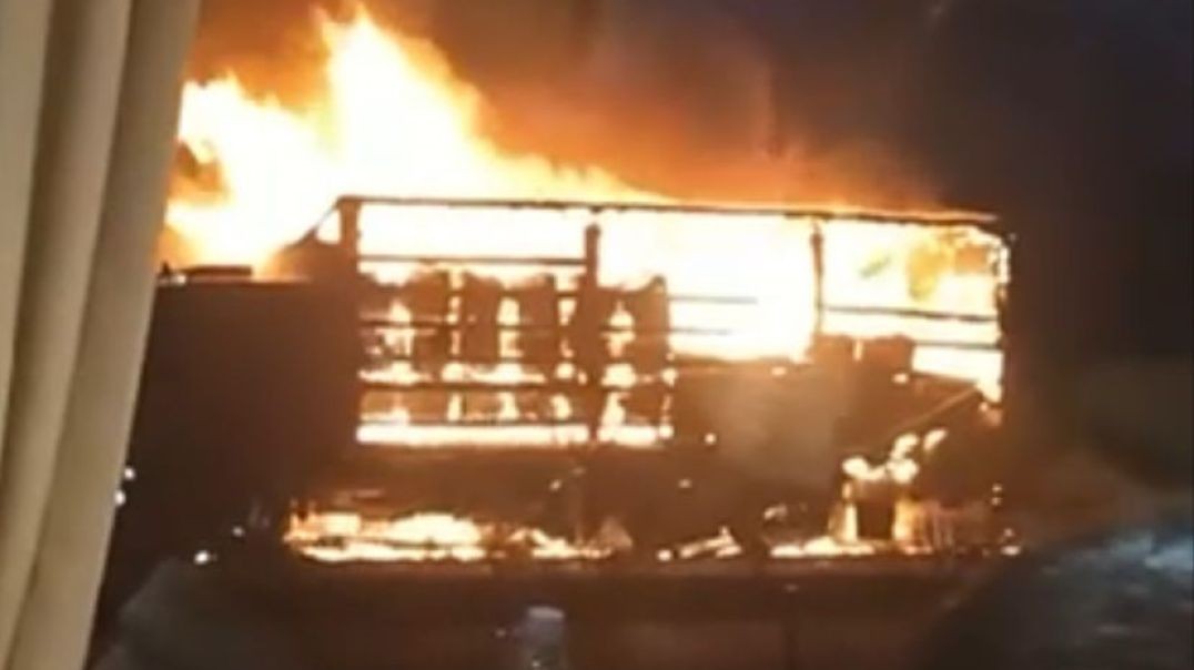 Bursa'da sürücü yanan kamyondan canını zor  kurtardı