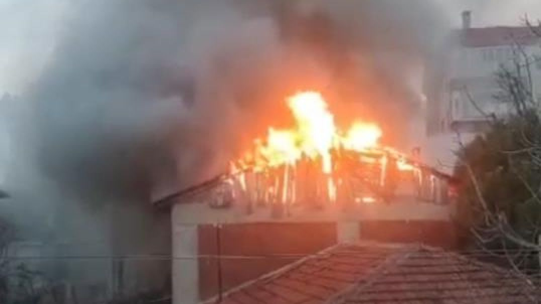 Bursa'da çatı yangını paniğe neden oldu!