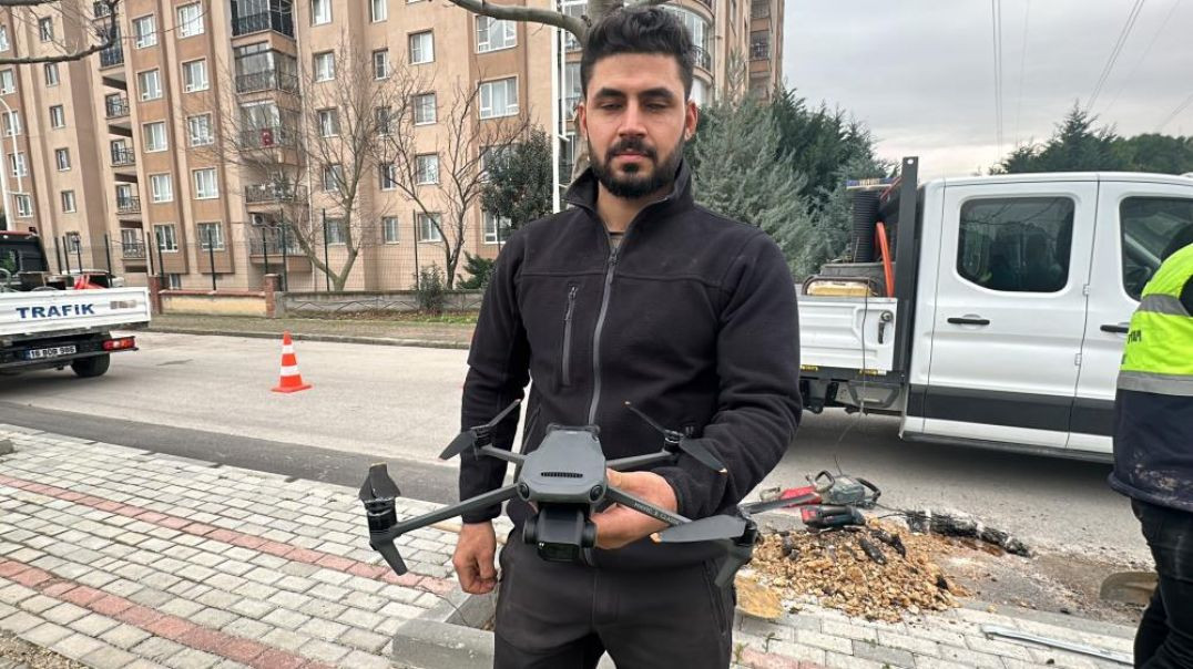 Bursa'da her yerde yol kenarında bulduğu 80 bin liralık dronun sahibini arıyor