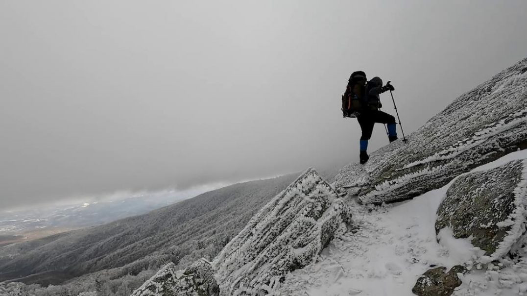 Bursalı dağcılar 1336 metre yükseklikte uçurum kıyısına kamp kurdu