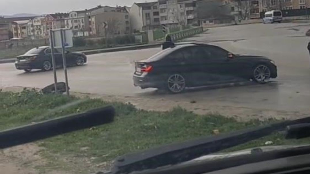 Bursa'da trafik magandası drift yaparak mahalleyi ayağa kaldırdı