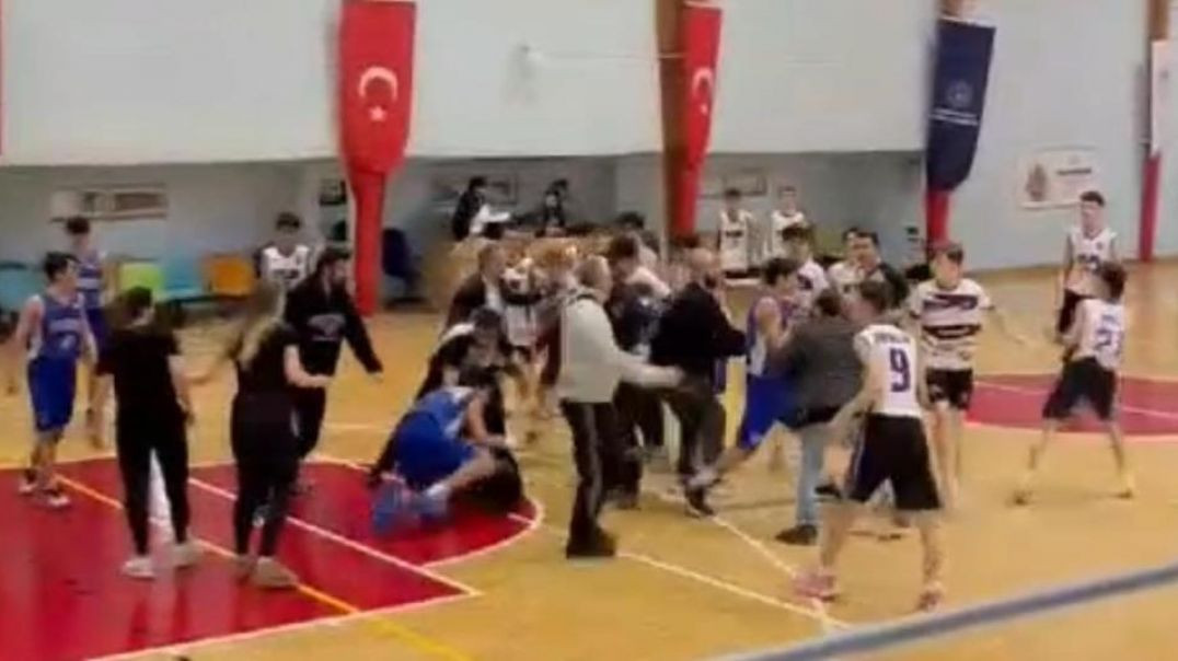 Bursa'da basketbol sahasını boks ringine çevirdiler!