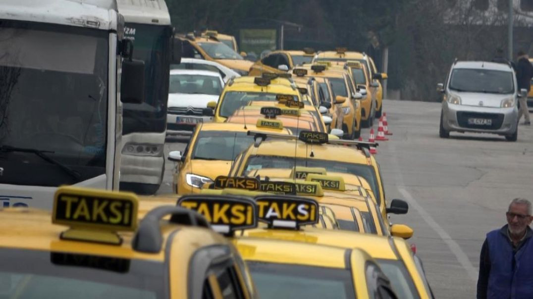Bursa'da taksiciler tarife güncellemesi için uzun kuyruklar oluşturdu