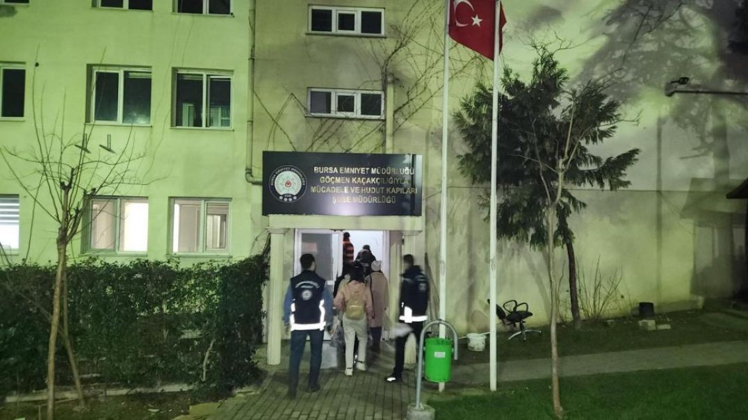 Bursa'da çalışma izni olmayan kaçak 8 yabancı uyruklu kadın yakalandı
