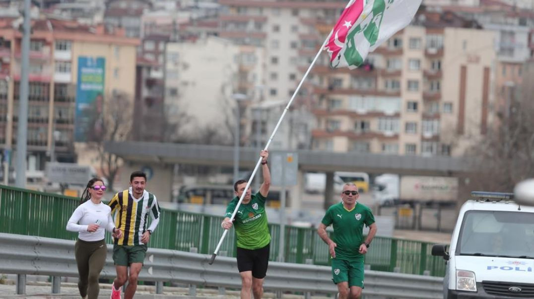 Bursa'da taraftarlar Sevgililer Günü'nde Bursaspor’a koştu