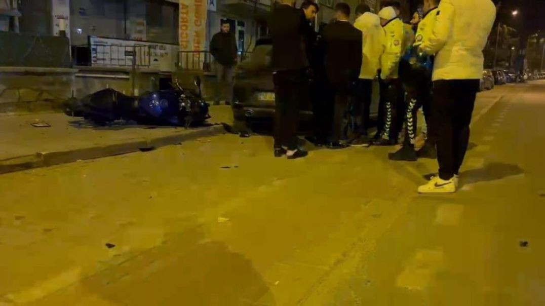 Bursa'da motosiklet ile otomobilin kafa kafaya çarpışmasıyla ölümden döndüler