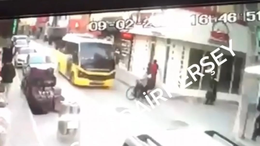 Bursa'da bisikletiyle otobüse çarpan 16 yaşındaki genç öldü