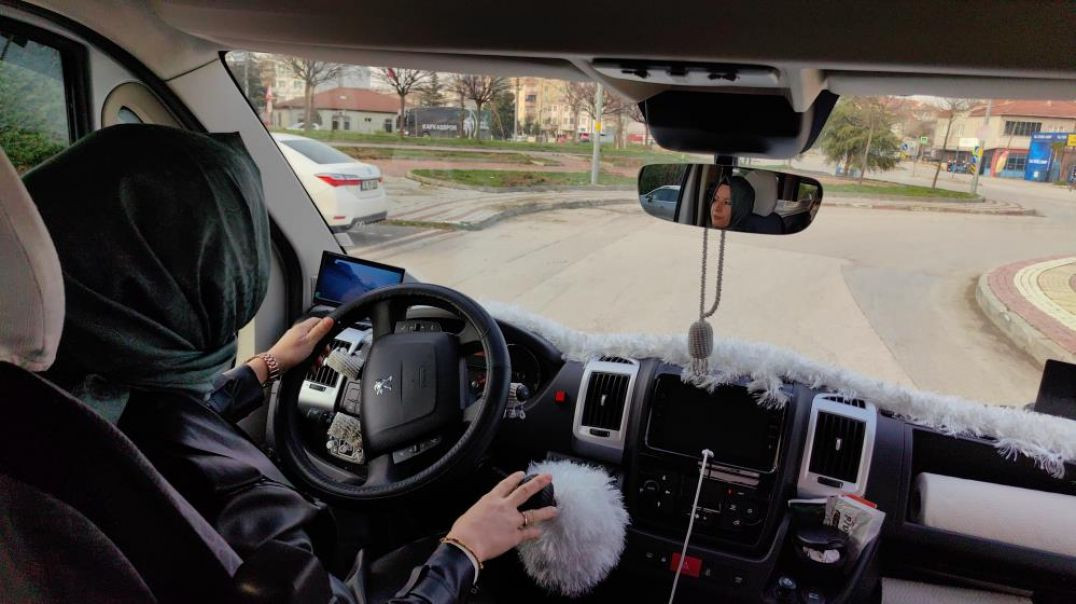 Bursa'da kadın şoför her işin üstesinden geliyor