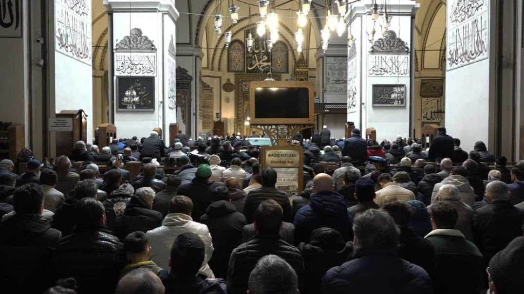 Bursalılar Ramazan'ın ilk cumasında Ulu Cami'ye etti