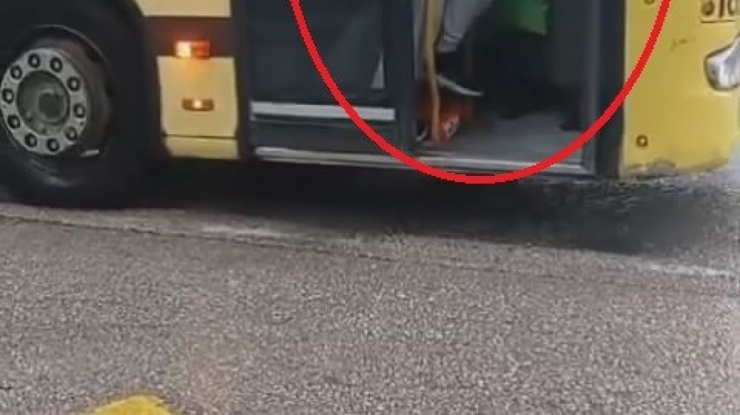 Bursa'da yolcu otobüsünü boks ringine çevirdiler