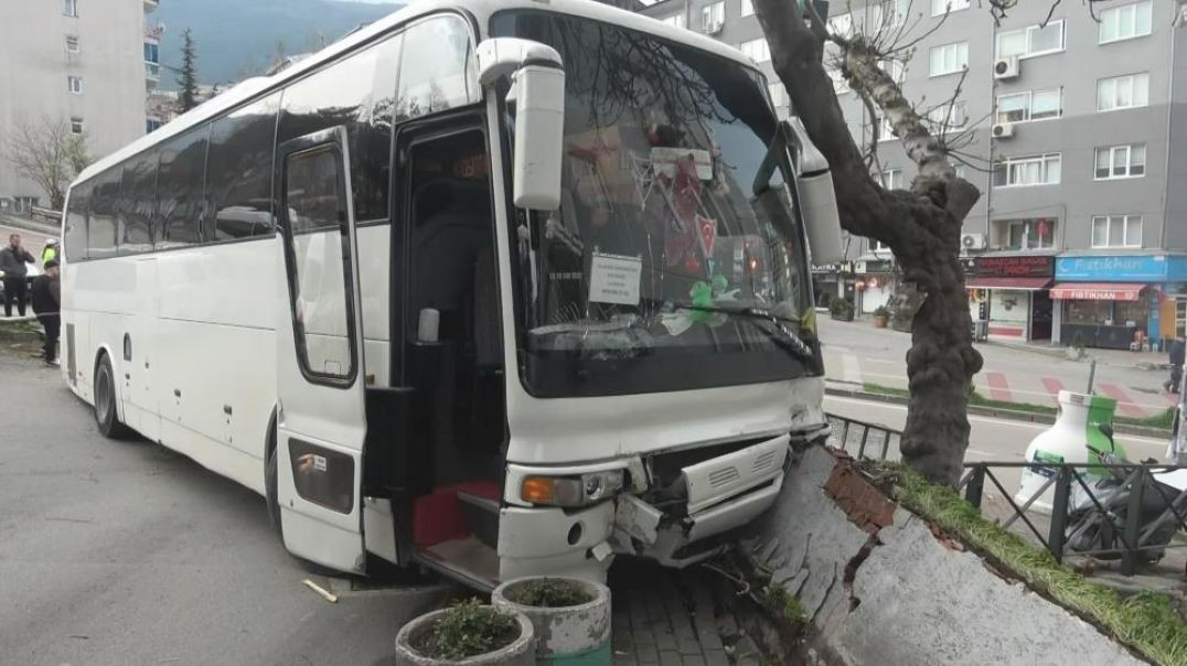 Bursa'da freni patlayan otobüs önüne çıkan ne varsa ezdi geçti!