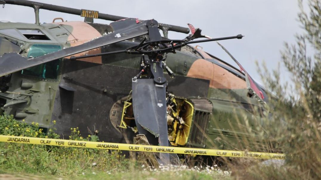 İzmir'de askeri helikopter zorunlu iniş yaptı: 1 yaralı!