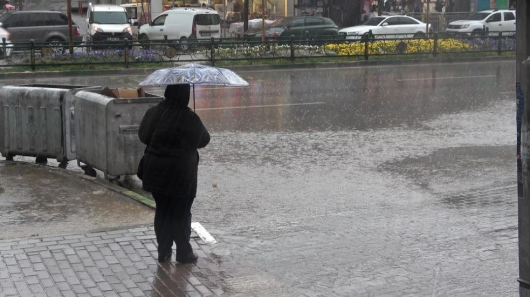 Bursa sağanak yağışa hazırlıksız yakalandı