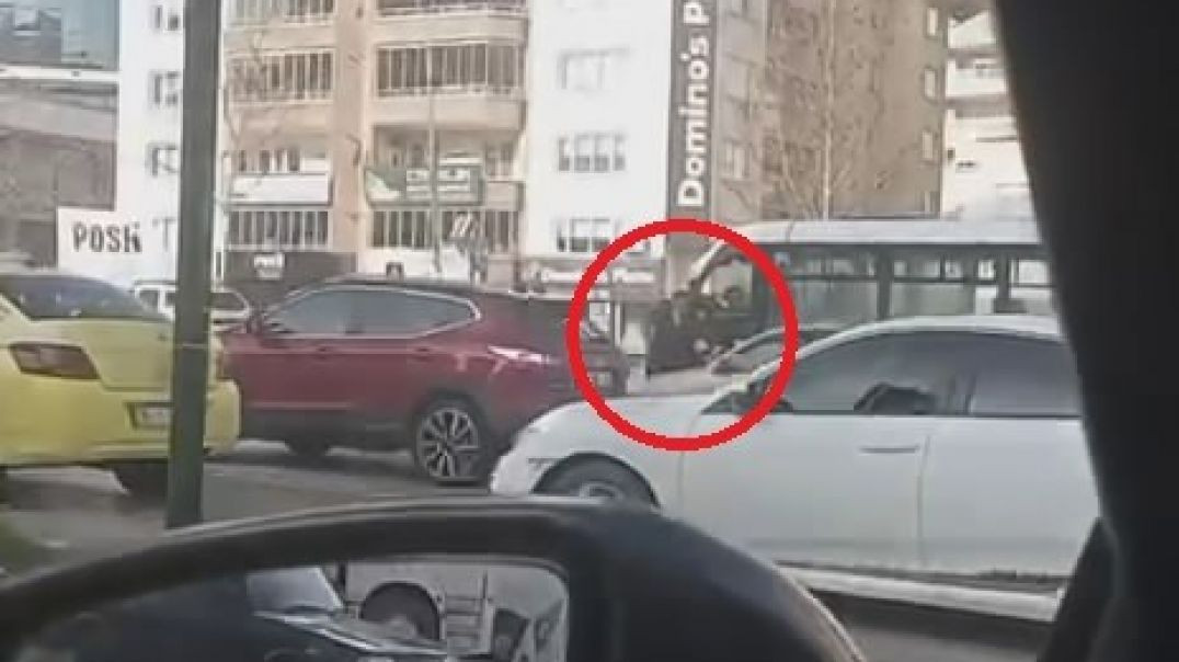 Bursa'da sürücülerin yumruklu kavgası trafiği kilitledi
