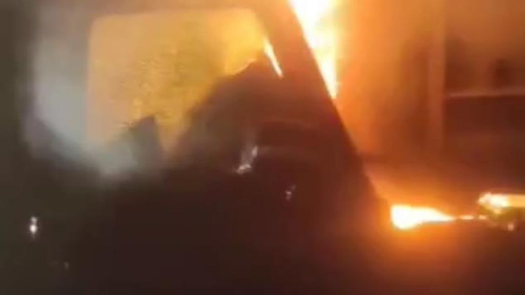 Bursa'da tıra çarparak yanan otomobilde bayılan sürücü son anda kurtarıldı!
