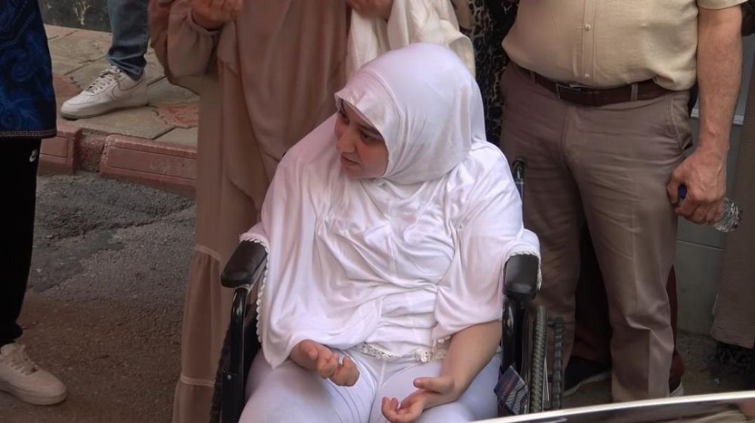 Bursa'da yürüme engelli Fikriye'nin Kabe hayali gerçek oldu