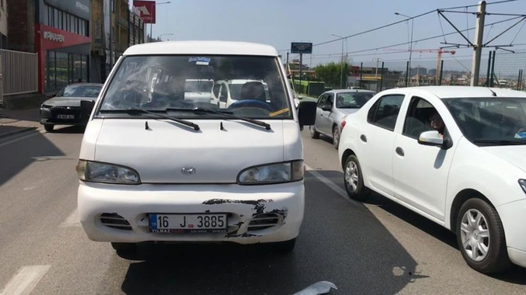 Bursa'da direksiyonda bilincini yitirince faciadan kıl payı kurtuldu: 2 yaralı!