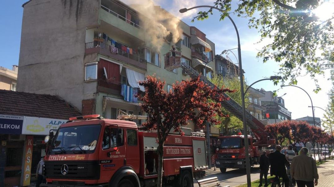 Bursa'da 5 katlı binada yangın paniği!