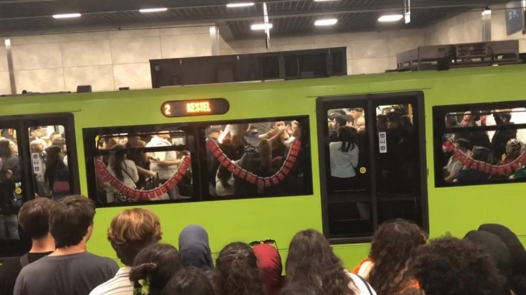Bursa'da gençleri konser eğlencesi metroda yumruklu kavgaya döndü
