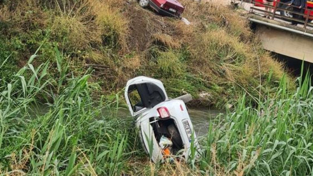 Bursa'da iki otomobilin çarpışmasıyla biri dereye uçtu: 5'i ağır 8 yaralı!