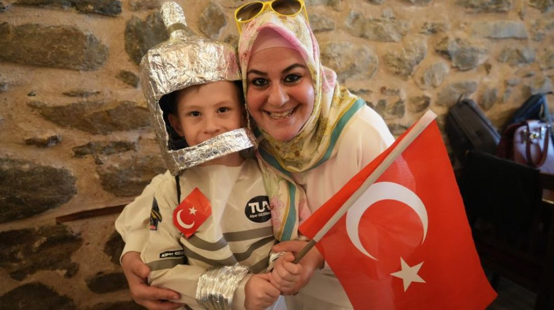 Bursa'da özel çocuklardan geri dönüşüm malzemeleriyle moda rüzgarı