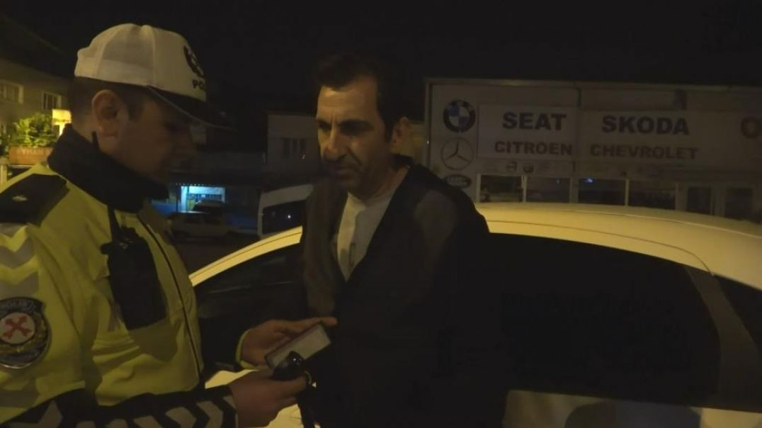 Bursa'da alkollü sürücü polisten kaçmaya çalışırken kendini refüjde buldu