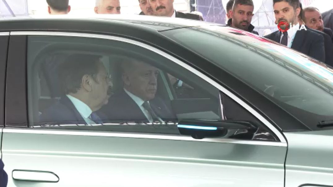 Cumhurbaşkanı Erdoğan, Togg’un sedan modelini inceledi