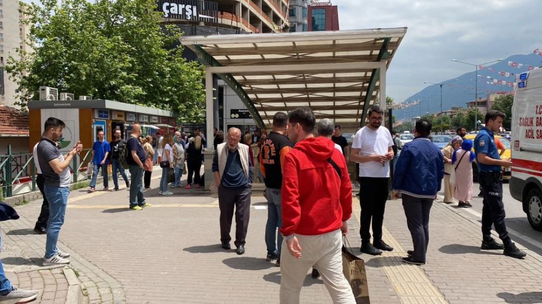 Bursa'da metroya bedavaya binmek isteyen şahıslar güvenliğe saldırdı