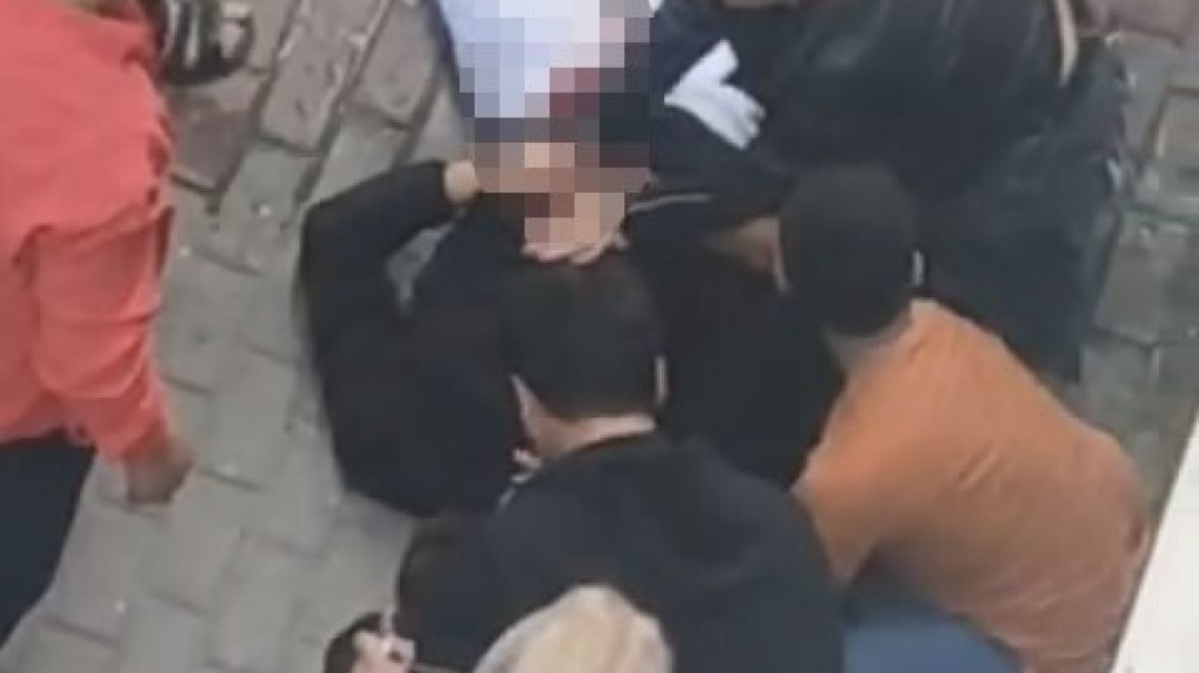 Bursa'da genç kız eniştesini sırtından bıçakladı